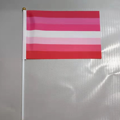 El PDA de alta calidad LGBT del poliéster 100D señala banderas de encargo del arco iris por medio de una bandera